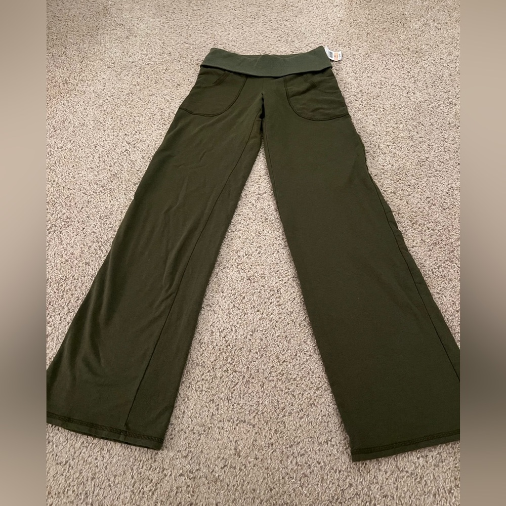 SOLOW yoga pants sz Small in olive green